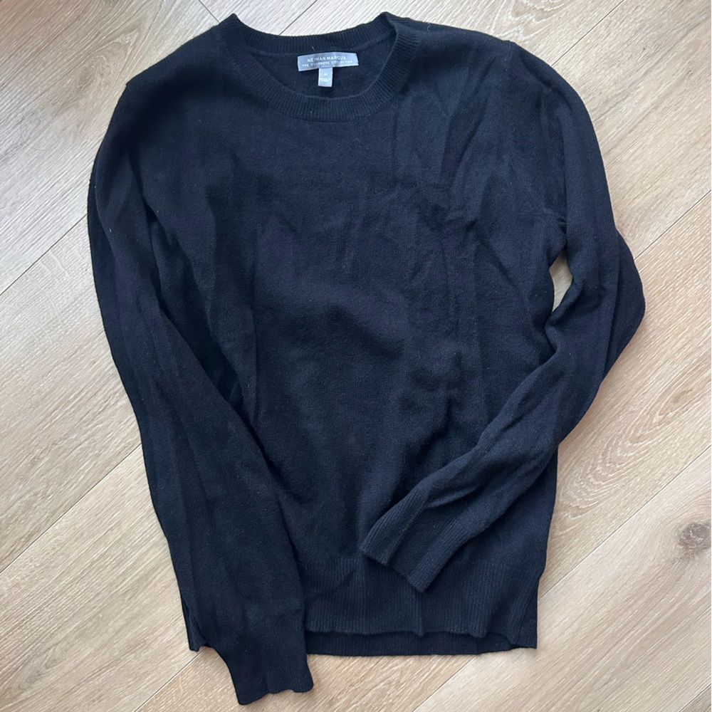 Neiman Marcus Cashmere Collection
Cashmere Basic Crewneck Sweater